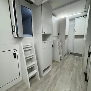 Hotel Komo Pods, Londyn